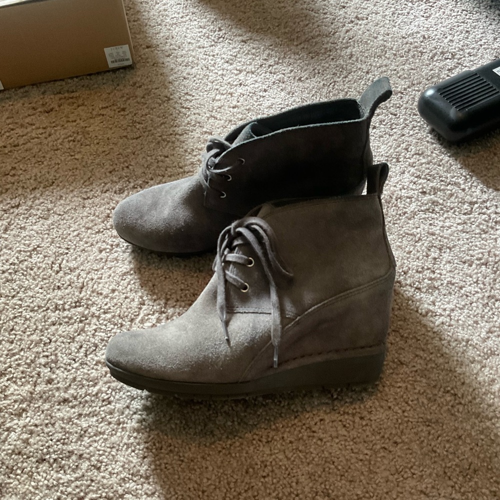 Rockport Gray Ankle Boots with Lace-Up Design